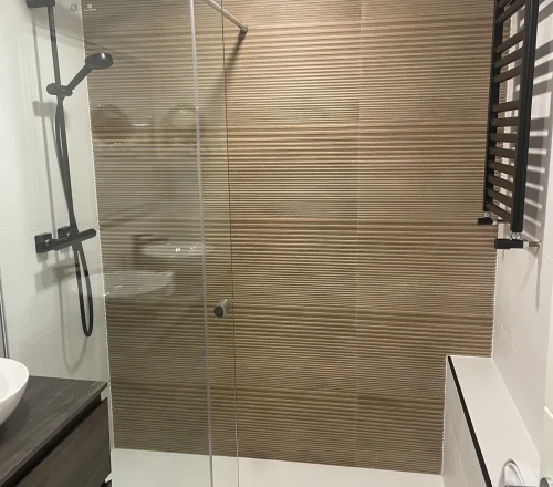 Reforma cuarto de baño con mampara