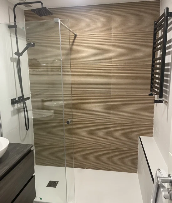Reforma cuarto de baño con mampara